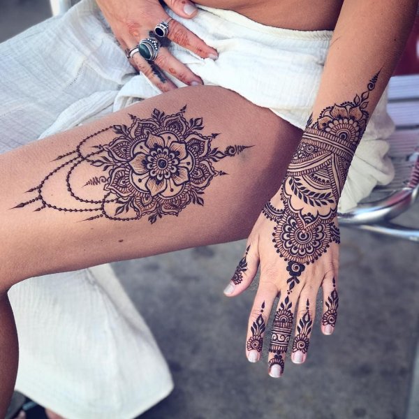 Тату мехенди на ноге