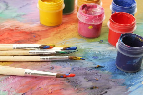 Кисти и краски