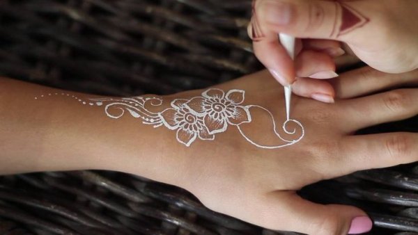 Ирина Александровская мехенди