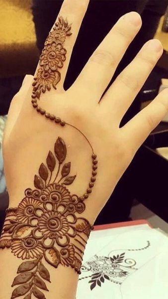 Мехенди на руке браслет
