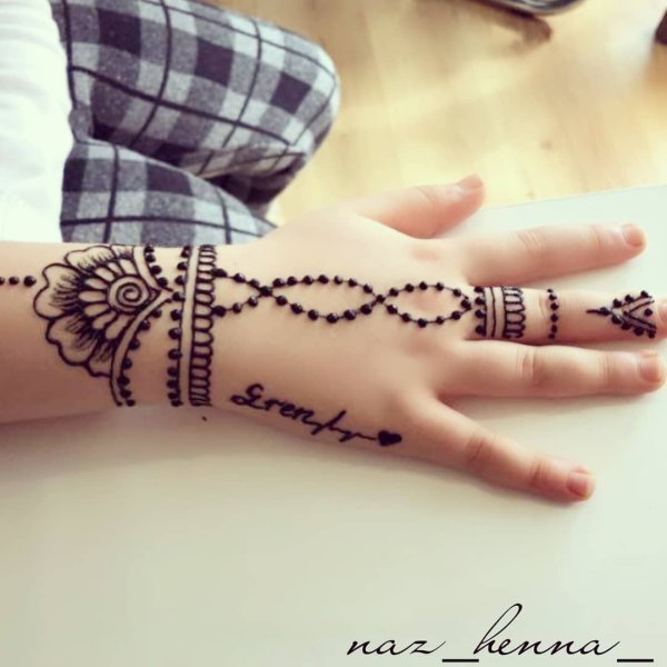 Мехенди на руке браслет