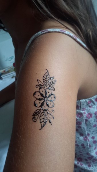 Красивые тату хной для девушек