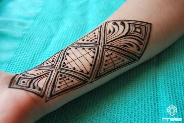 Мехенди для мужчин на руке