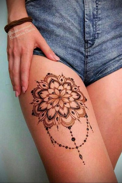 Тату хной на ноге