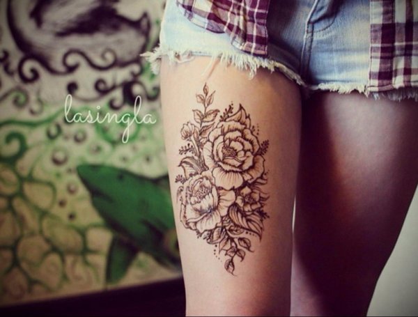 Тату хной на ноге на ляшке