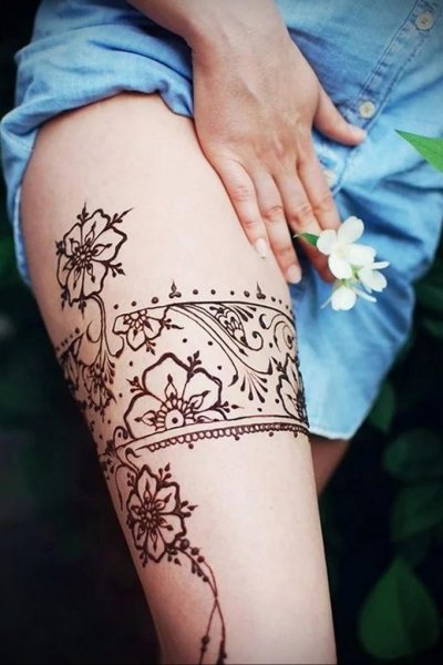 Мехенди на бедре