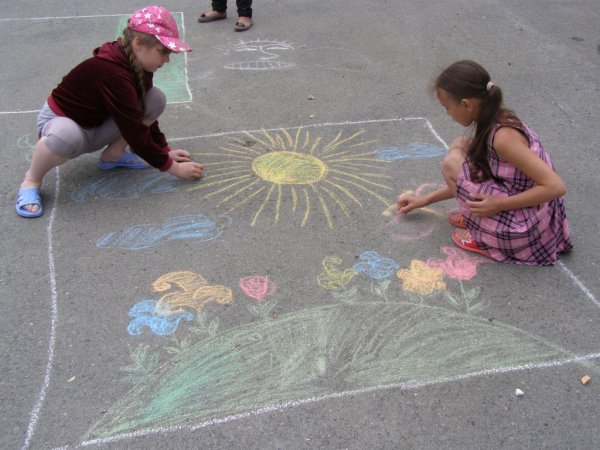 Фестиваль рисования мелками на асфальте