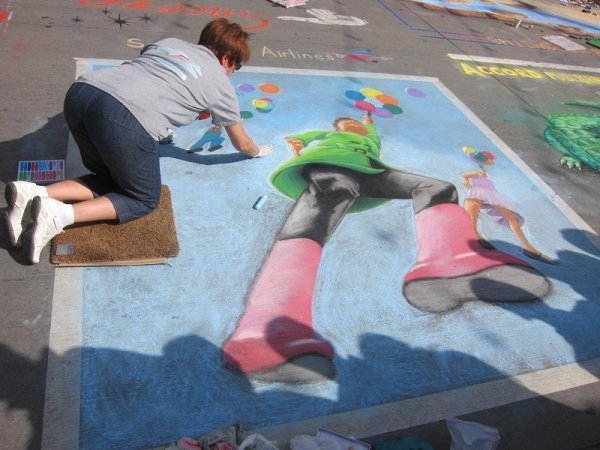 Шедевры мелками на асфальте