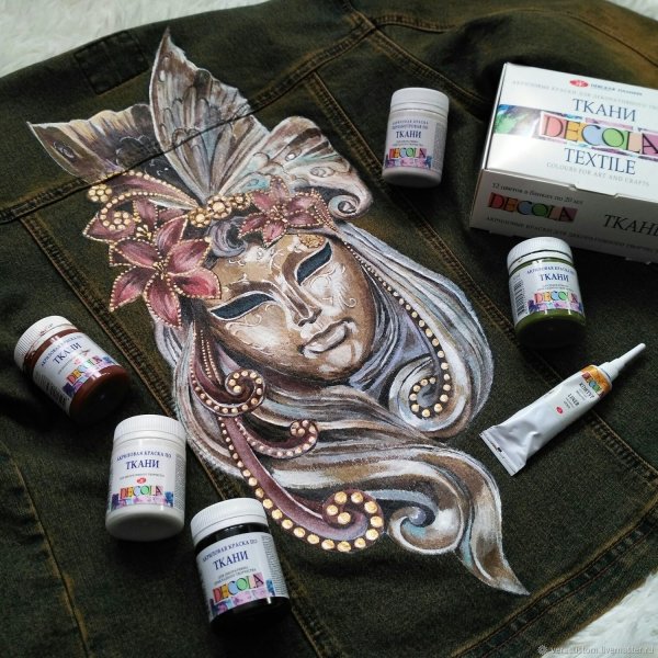 Роспись на куртке акриловыми красками