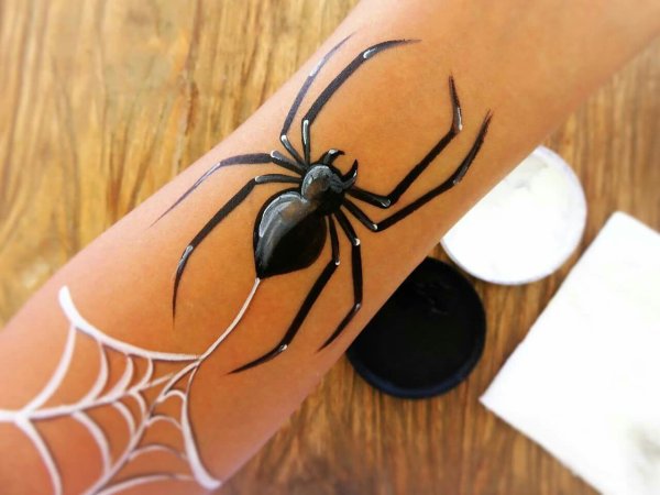 Паук хной