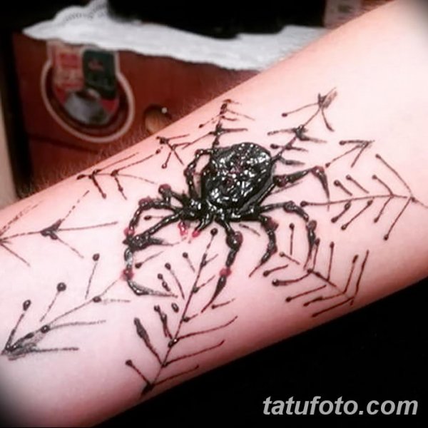 Тату хной паук