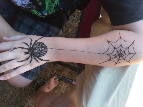 Хна тату паутина