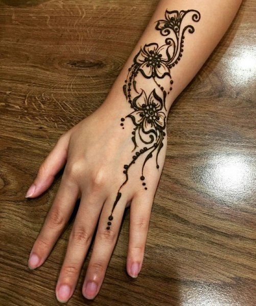 Тату хной на руке простые