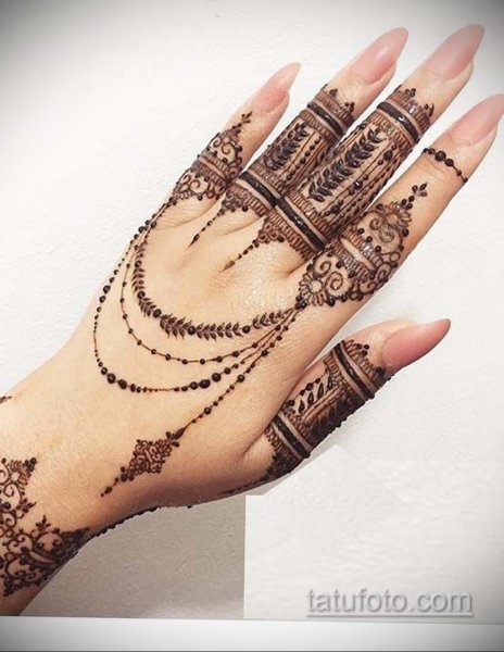 Хна на пальцах