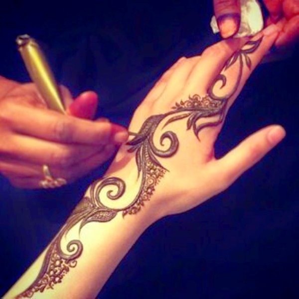 Мехенди на кисти и пальцах