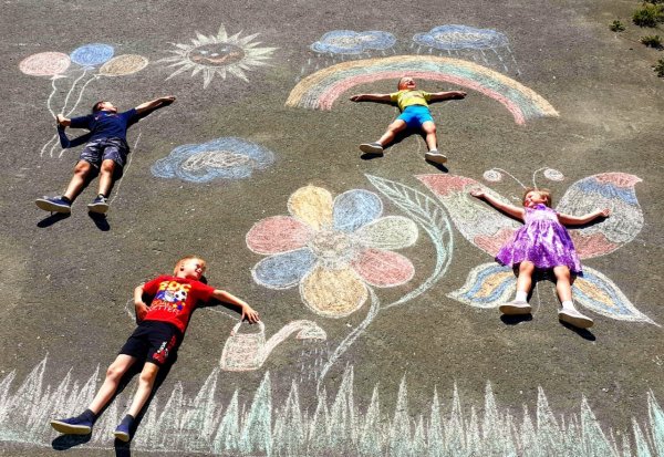 Конкурс рисунков на асфальте