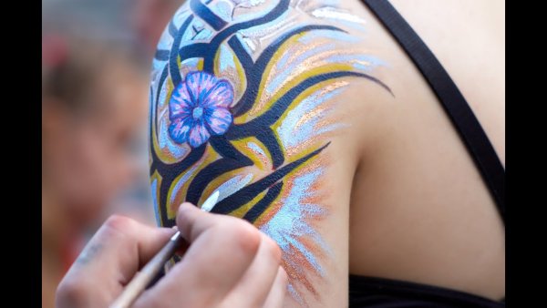 Детский бодиарт на интимном месте