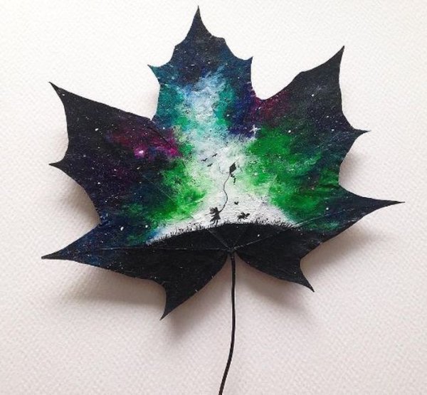 Рисование на листьях клена