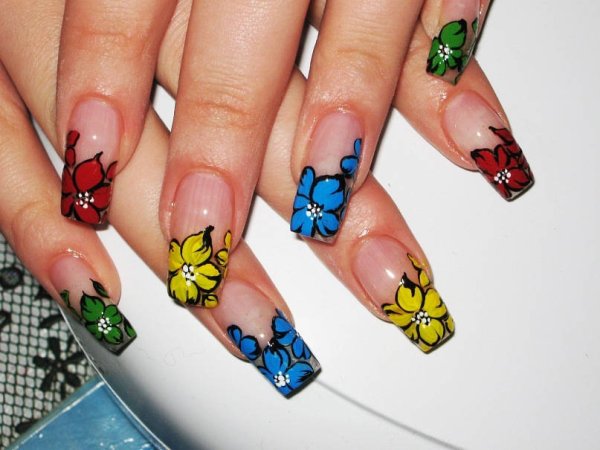 Ногти разных цветов с рисунком