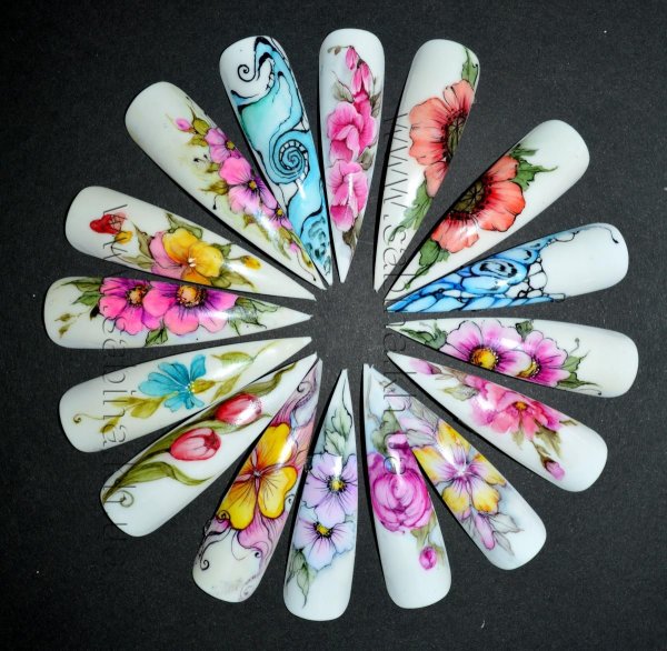 Художественная роспись на ногтях