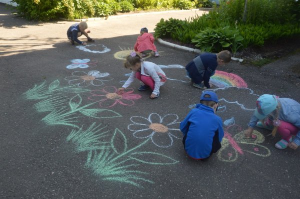 Конкурс детских рисунков на асфальте