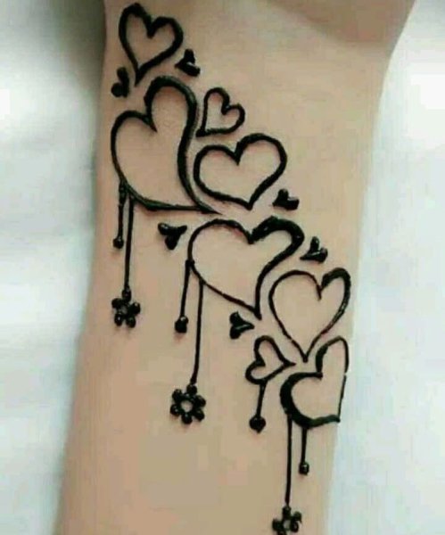 Красивое сердечко хной