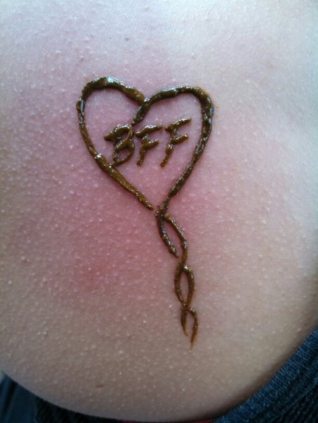 Сердечко из хны