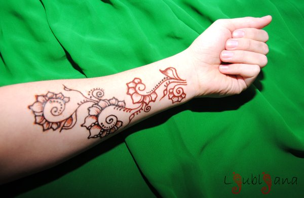 Роспись по коже хной