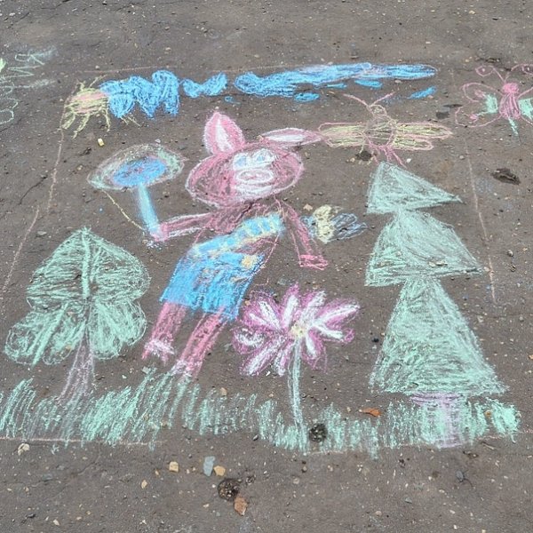 Рисование мелом на асфальте