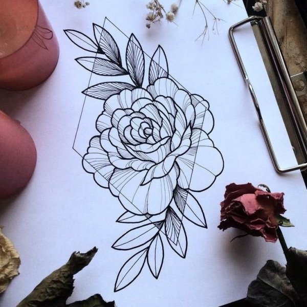 Мехенди на руке пионы