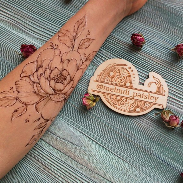 Тату хной пионы