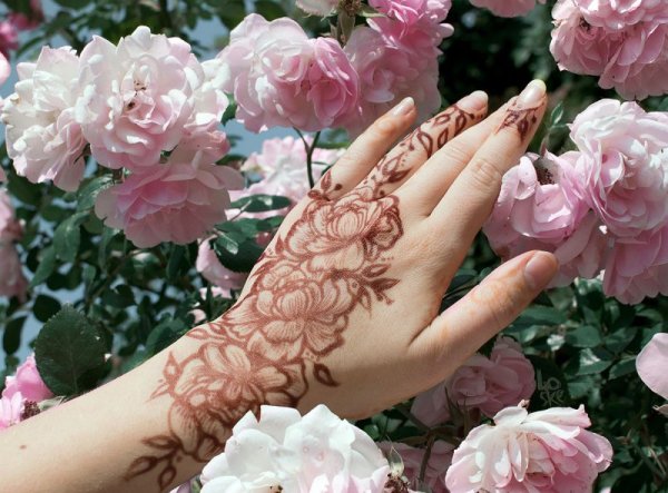 Тату хной пионы