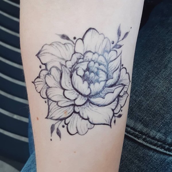 Тату хной пионы