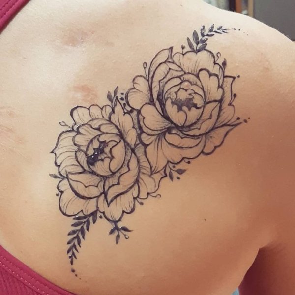 Татуировка хной пион