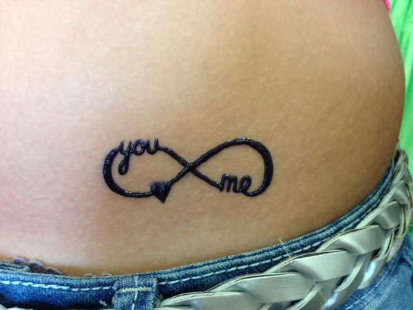 Тату хной бесконечность