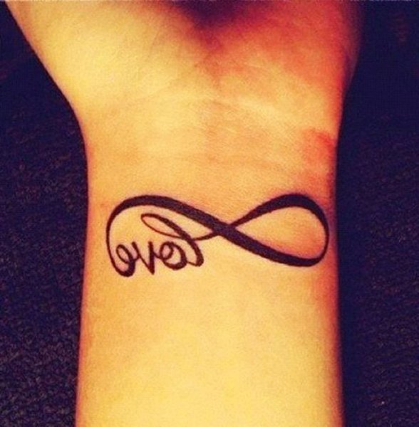 Тату бесконечность на запястье