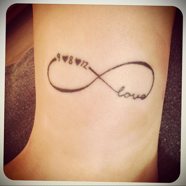 Татуировка бесконечность