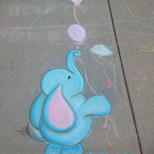 Рисунки на стене мелками лёгкие