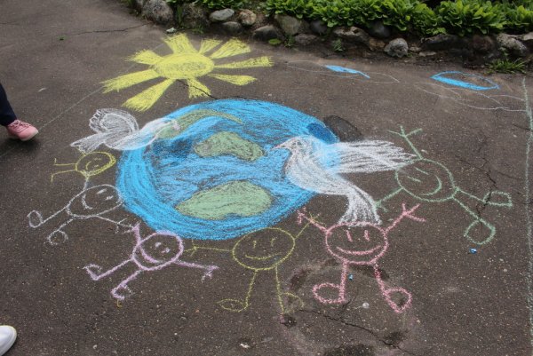 Рисунки на асфальте.