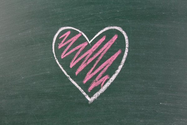 Сердце, нарисованное мелом