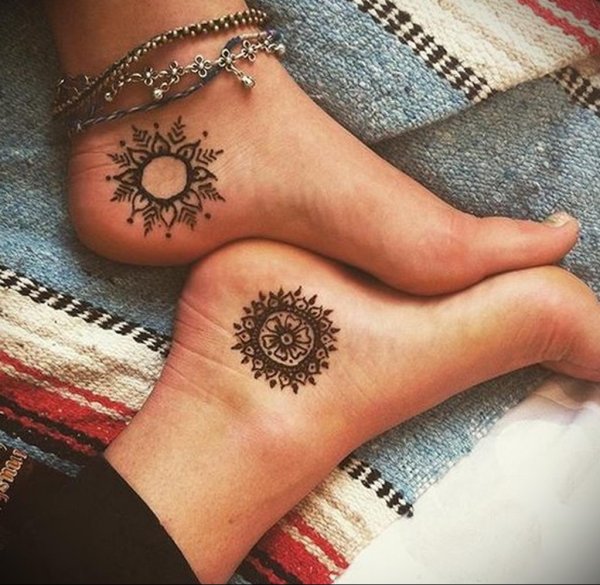 Крутые тату хной на кисти