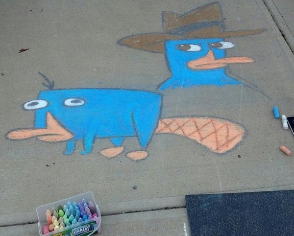 Рисунки мелками на стене легкие