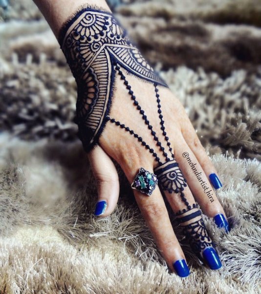 Необычное мехенди