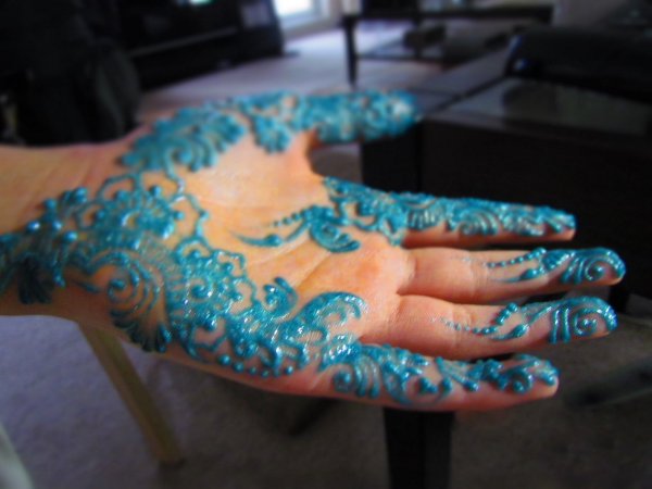 Мехенди голубой хной