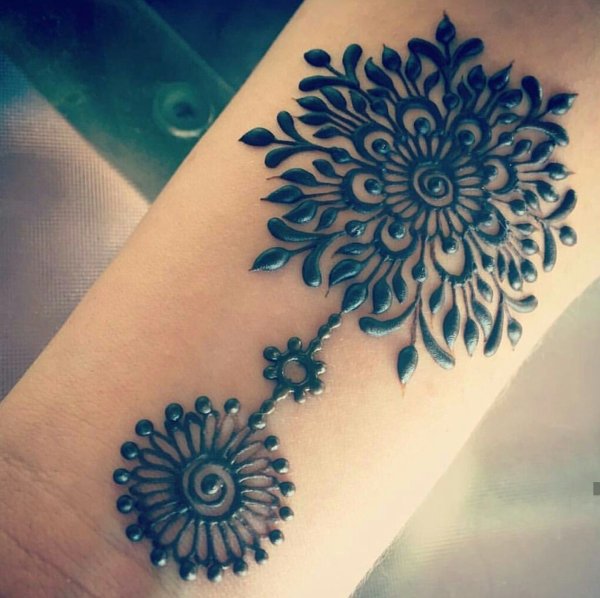 Синие узоры хной