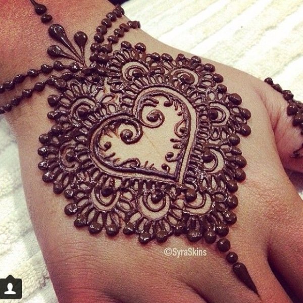 Мехенди сердечко