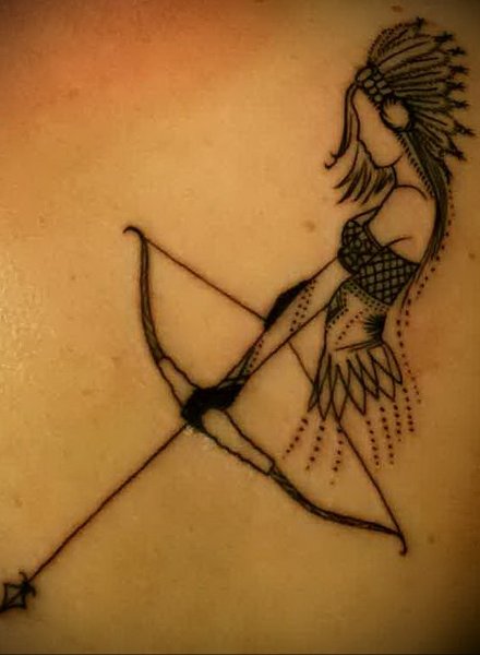 Тату Стрелец для девушек