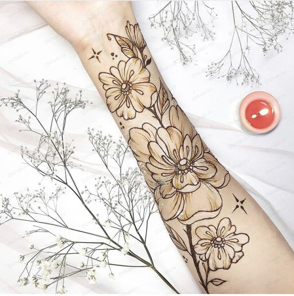 Цветочные композиции в мехенди