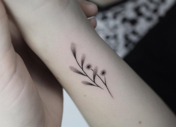 Тонкие ветки тату