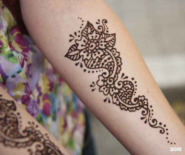Мехенди на руке